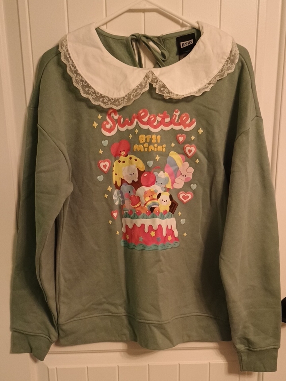 Woman's M Hot Topics BT21 'Sweetie' Green Graphic Sweater with Peter Pan Collar